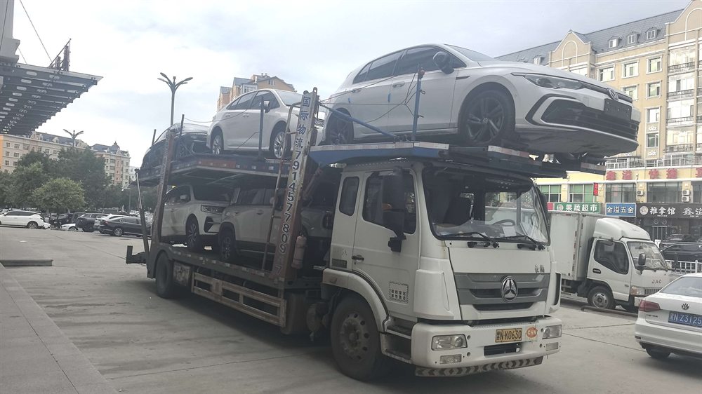 Автомобили, погруженные на автовоз